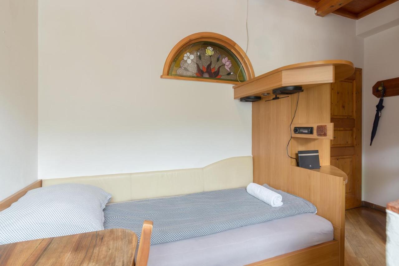 Cozy, Bright And Affordable Single Studio - Free Parking Ljubljana Buitenkant foto