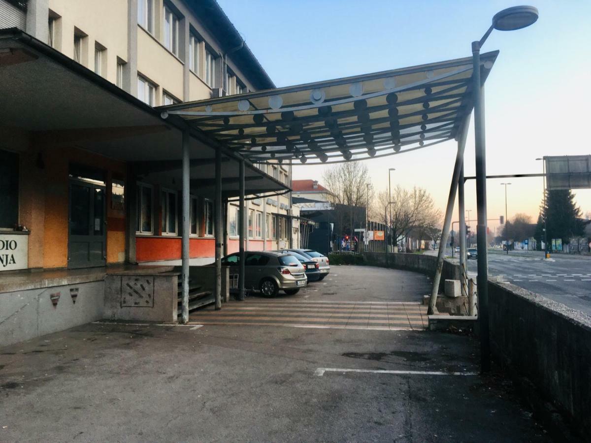 Cozy, Bright And Affordable Single Studio - Free Parking Ljubljana Buitenkant foto